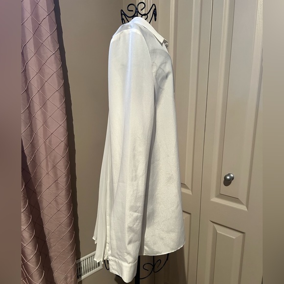 Guess white shirt with pleaded back - Picture 3 of 3